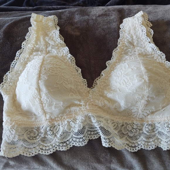 Maurices Other - Cream colored Lace bra